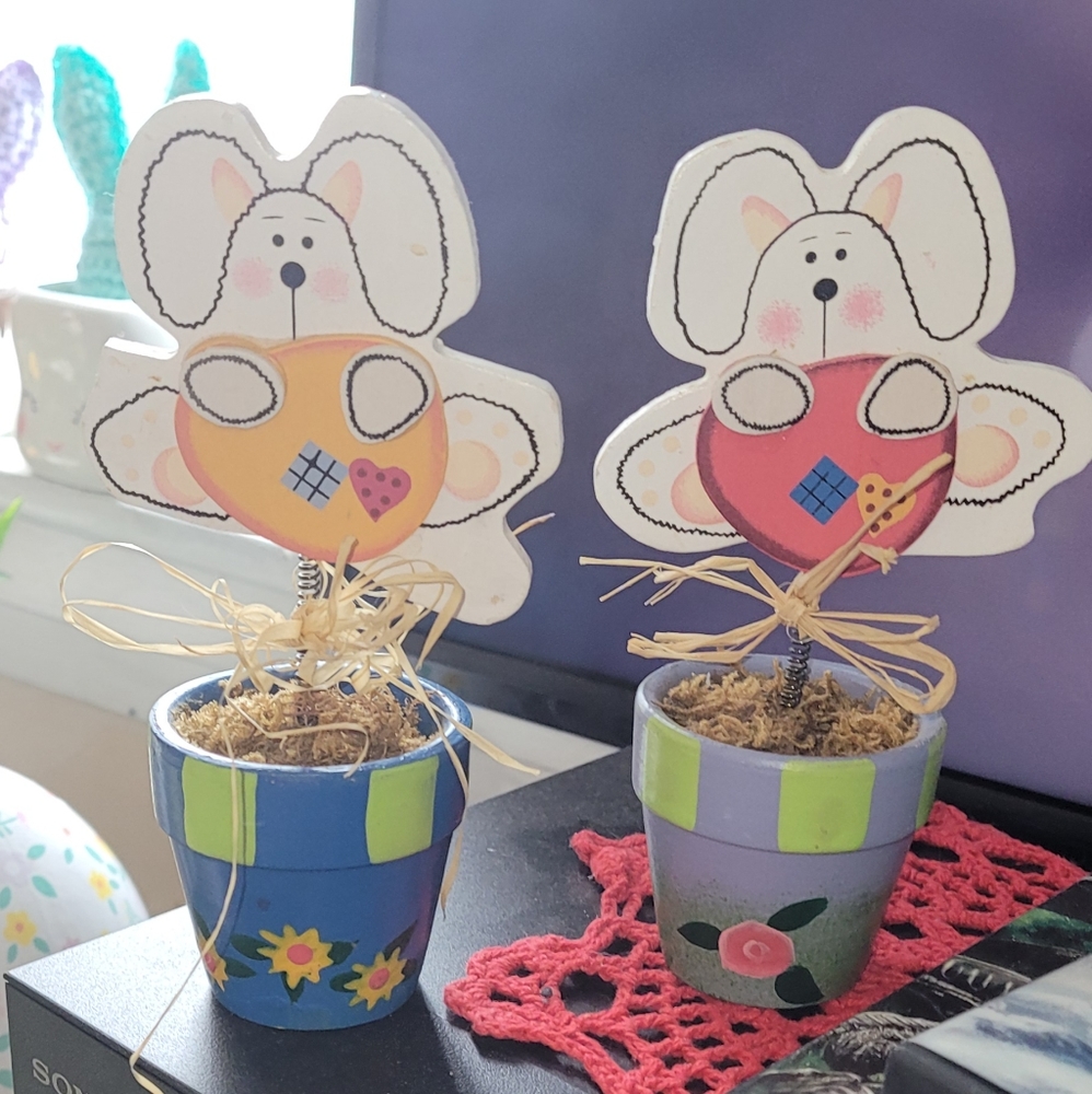 Two bouncing Easter bunny decor